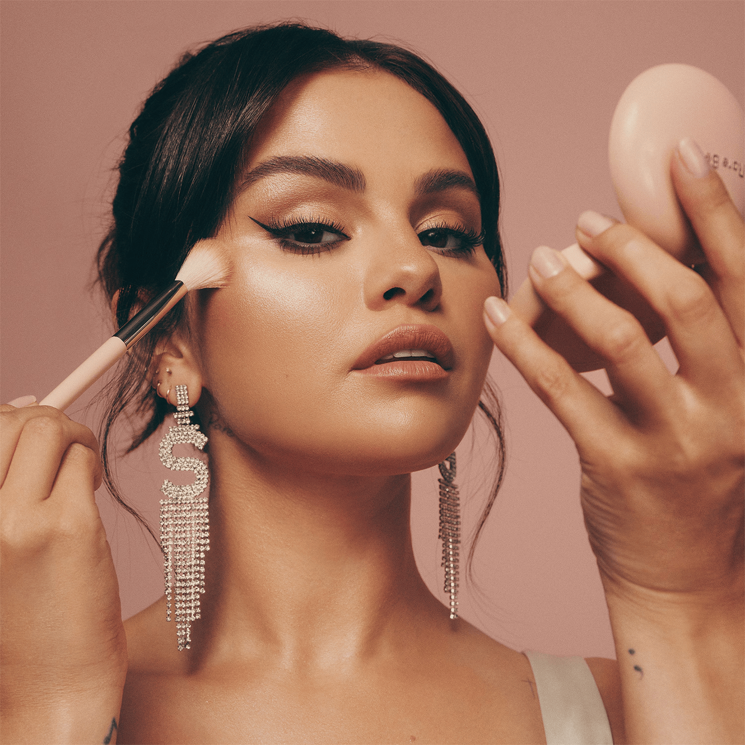 Rare Beauty Positive Light Silky Touch Precision - Aydınlatıcı Fırçası - stre