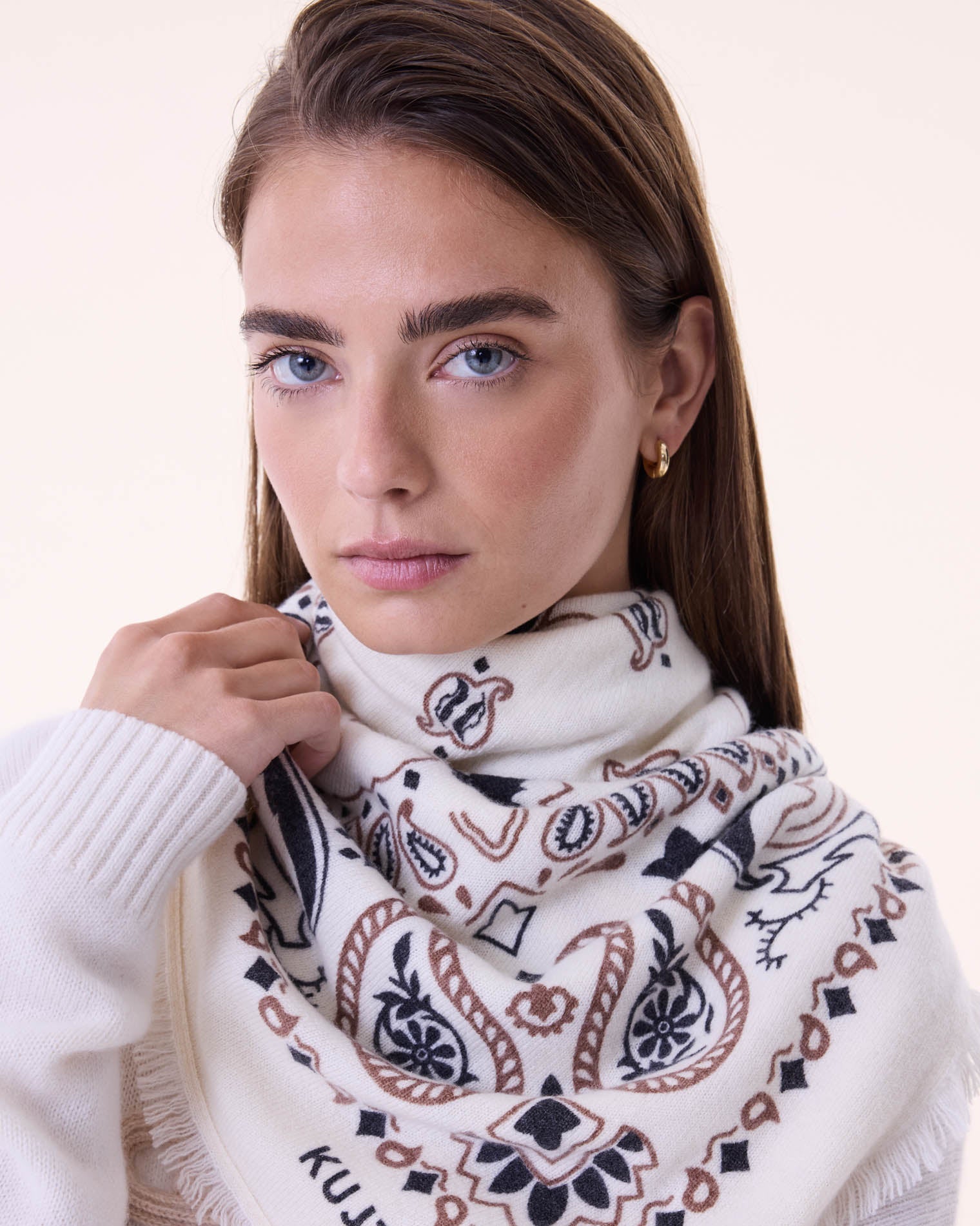 KUJTEN Large Bandana Hachiko Feather Bico White - Bandana