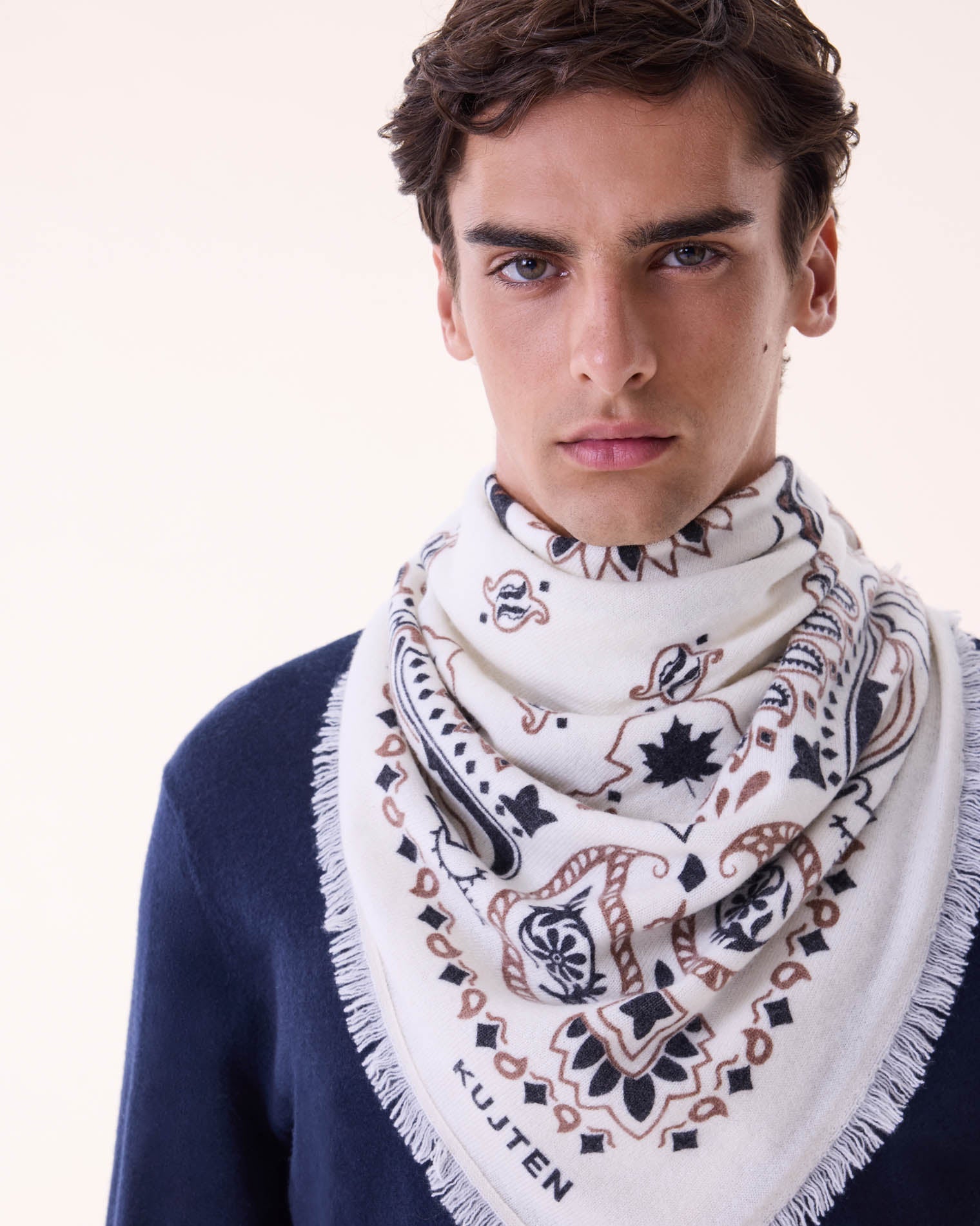 KUJTEN Large Bandana Hachiko Feather Bico White - Bandana