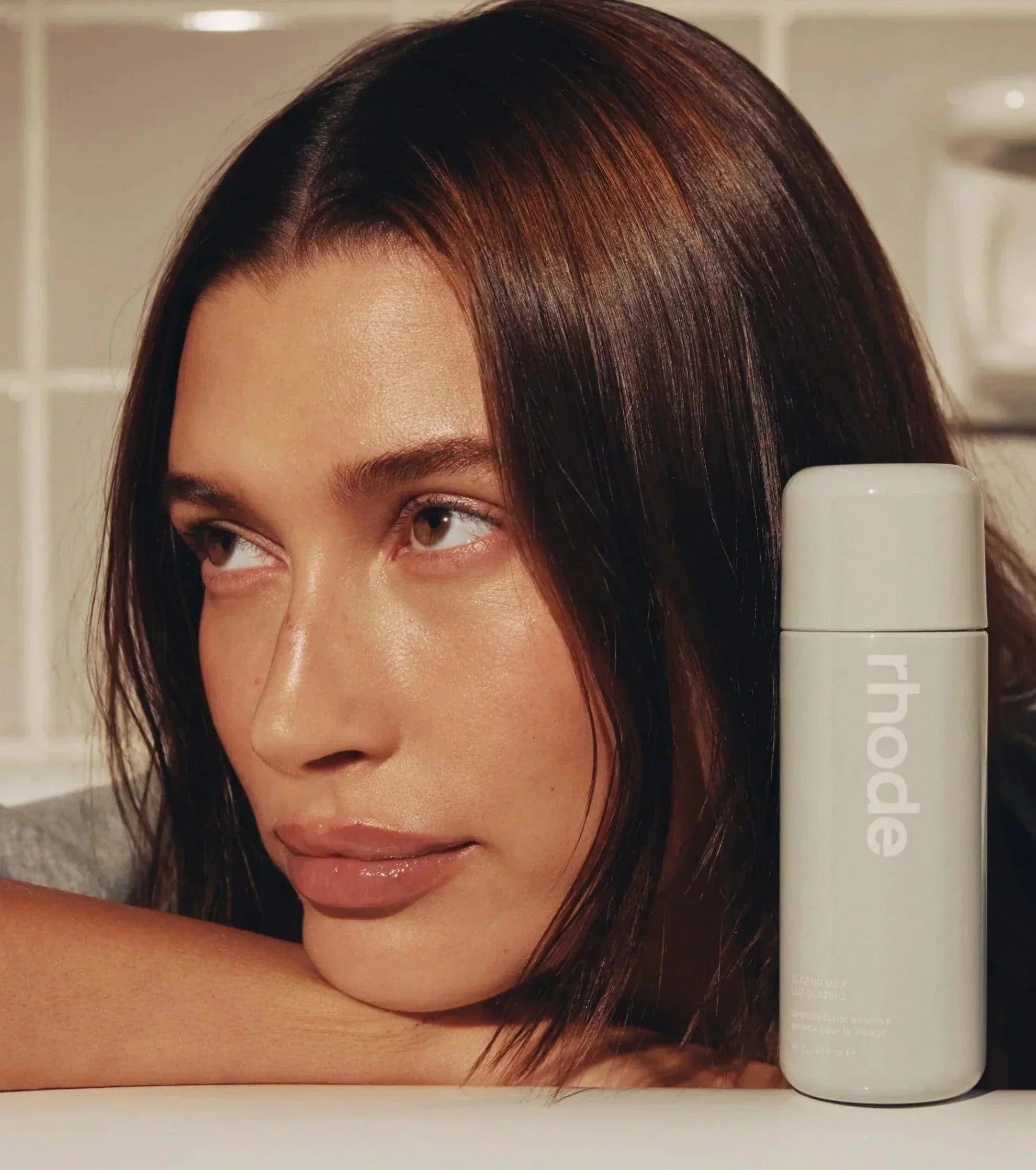 Rhode Glazing Milk Yüz Esansı - stre