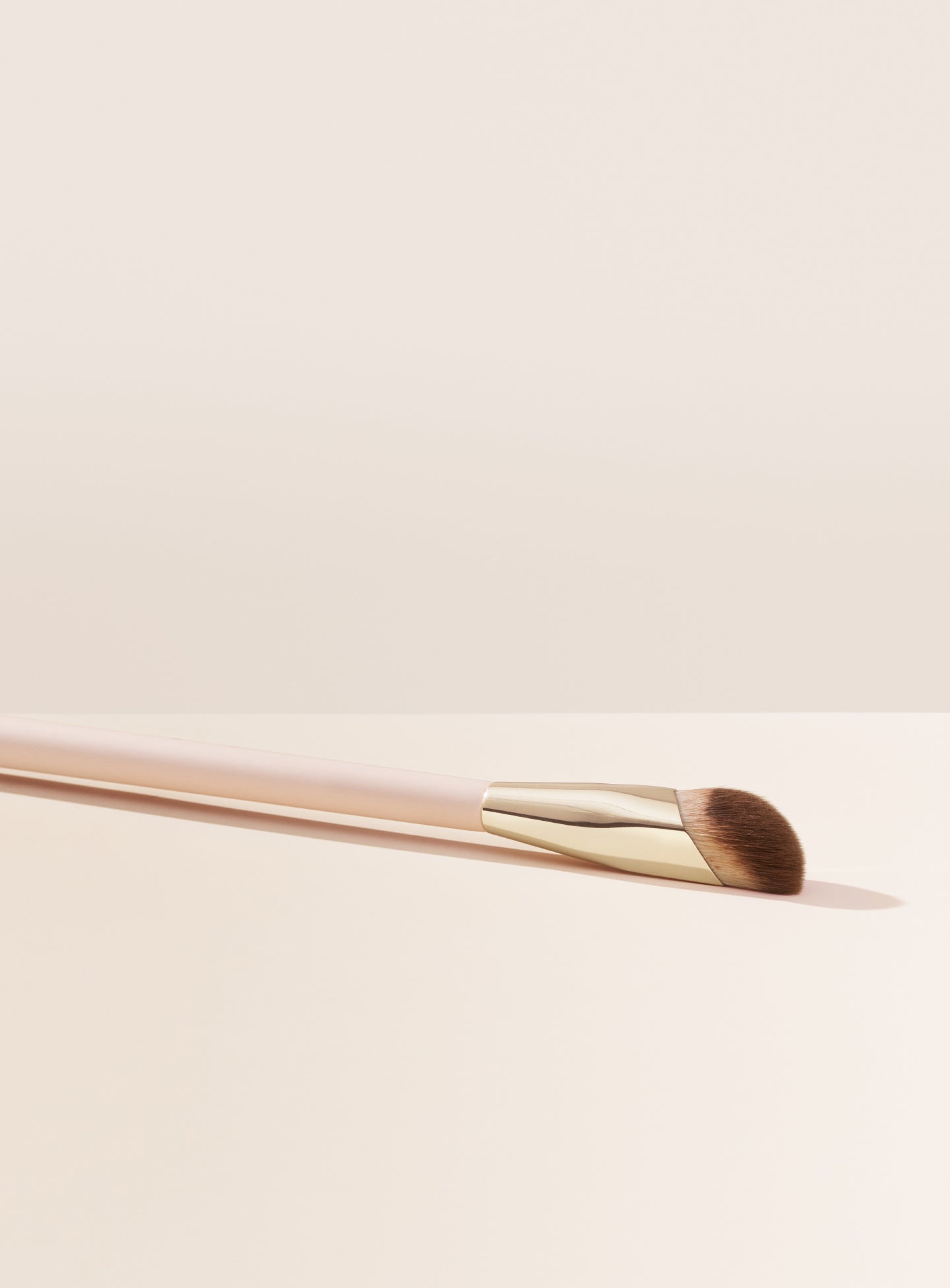 Rare Beauty Liquid Touch - Kapatıcı Fırçası - stre