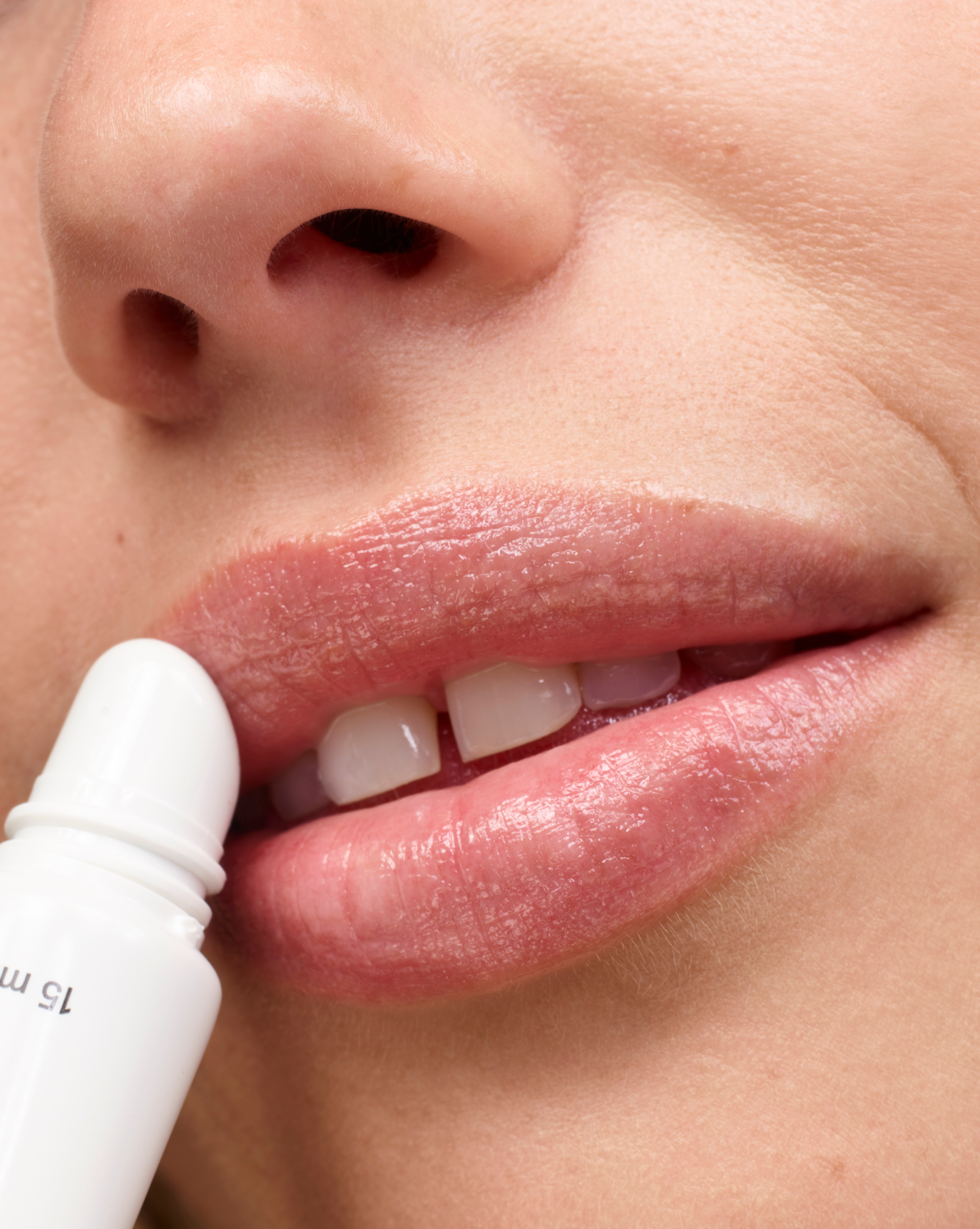 Glossier Balm Dotcom - Lip Balm - stre