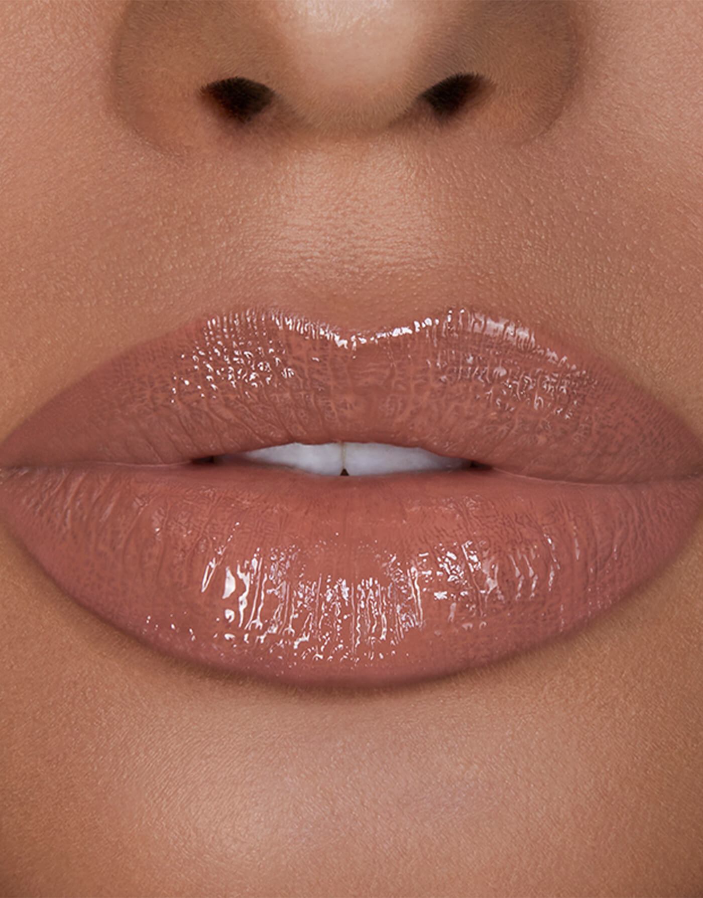 Hourglass Unreal™ High Shine Volumizing -  Lip Gloss - stre