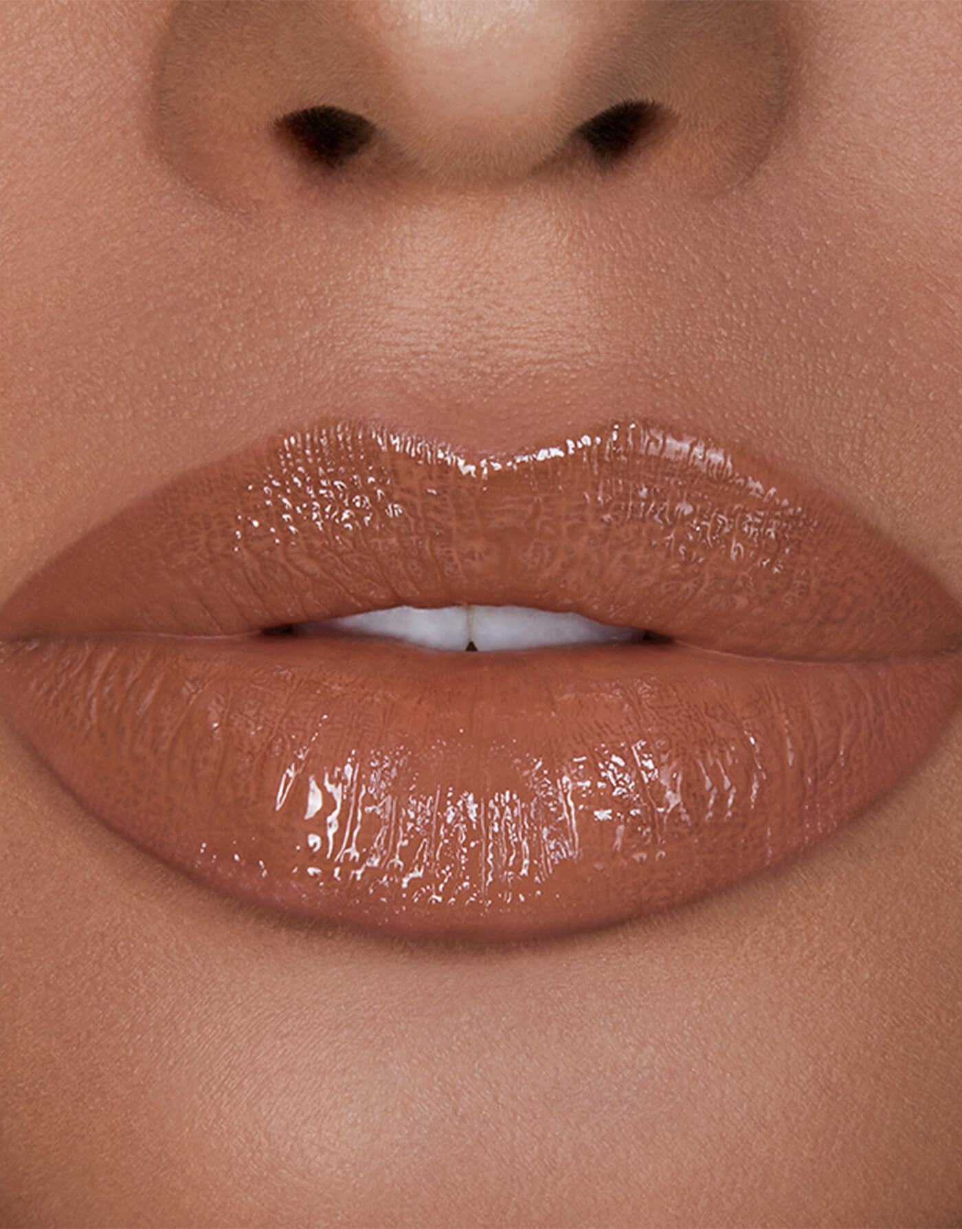 Hourglass Unreal™ High Shine Volumizing -  Lip Gloss - stre